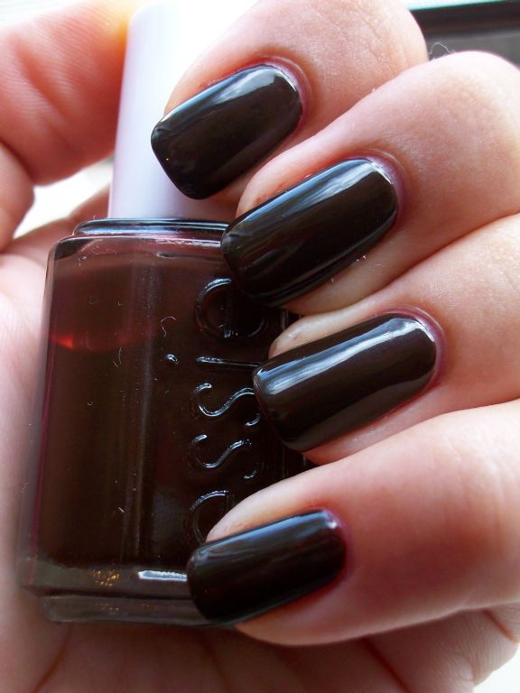 Sơn móng tay Essie Lady Godiva 489