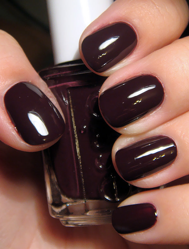 Sơn móng tay Essie Velvet Voyeur 732